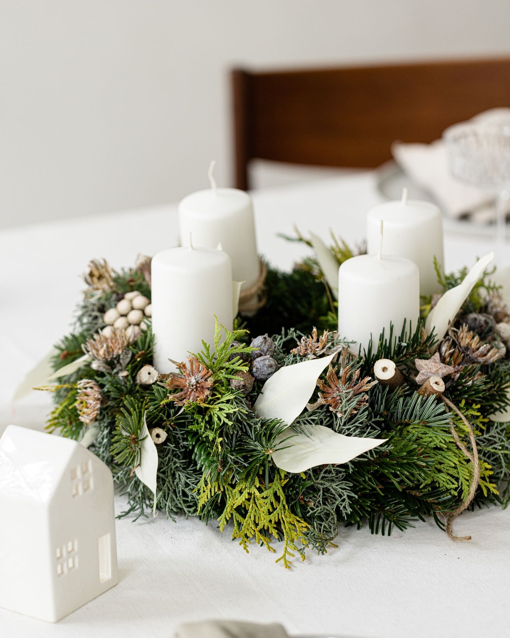 Handgebundener Adventkranz aus der Austrodekor-Werkstatt